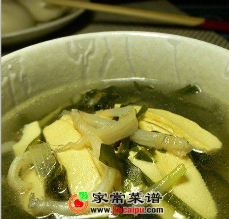 银鱼豆干海带汤