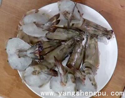 萝卜丝煮大虾