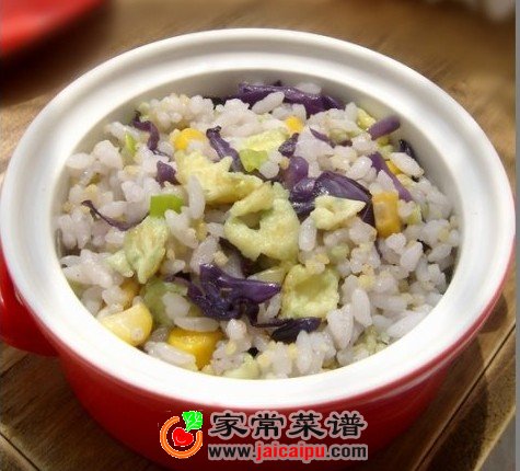 紫甘蓝玉米蛋炒饭