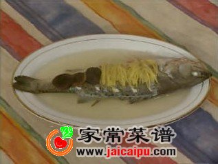 江东鲈鱼炖姜丝