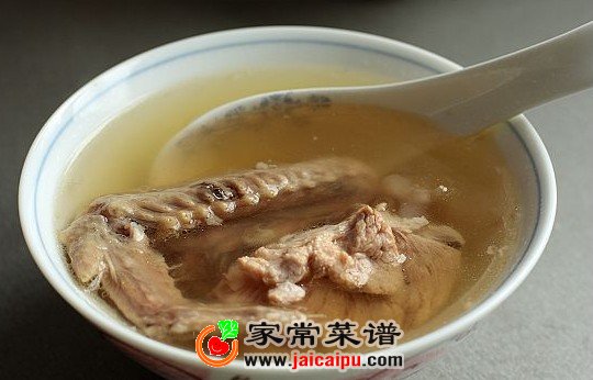 黄精圆肉乳鸽汤