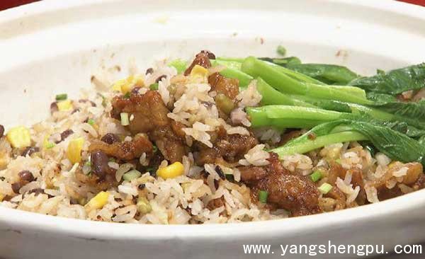杂豆五花煲仔饭